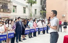 包含转会期荷甲传出新动向，尼斯内部沟通，管理层表态——管理层满意，医务组通报恢复的词条