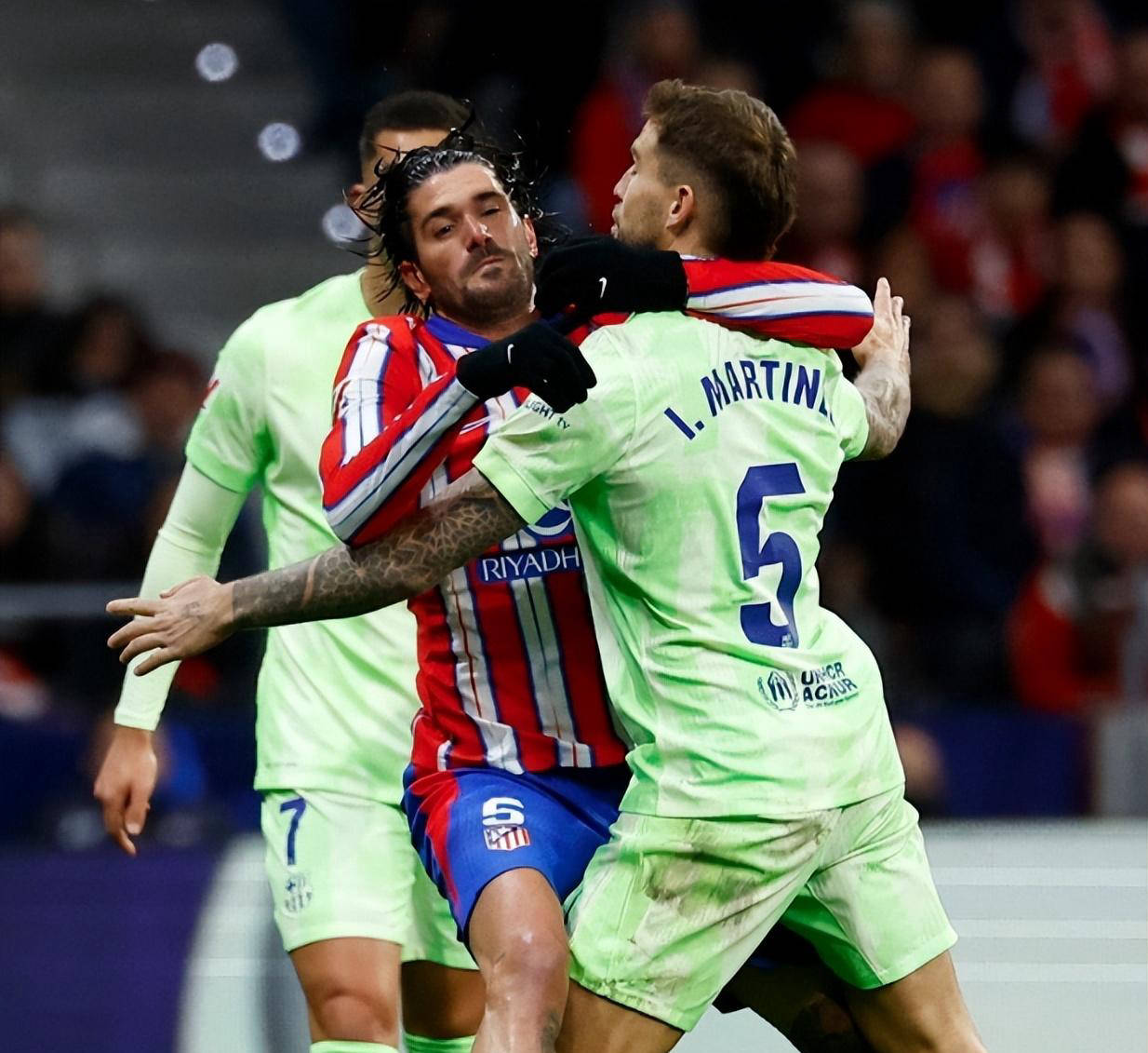 包含赛地聚焦:欧冠加时末段热度飙升,圣安东尼奥马刺状态回暖,更衣室稳定,身体对抗强度拉满的词条 包含赛地聚焦:欧冠加时末段热度飙升,圣安东尼奥马刺状态回暖,更衣室稳定,身体对抗强度拉满的词条