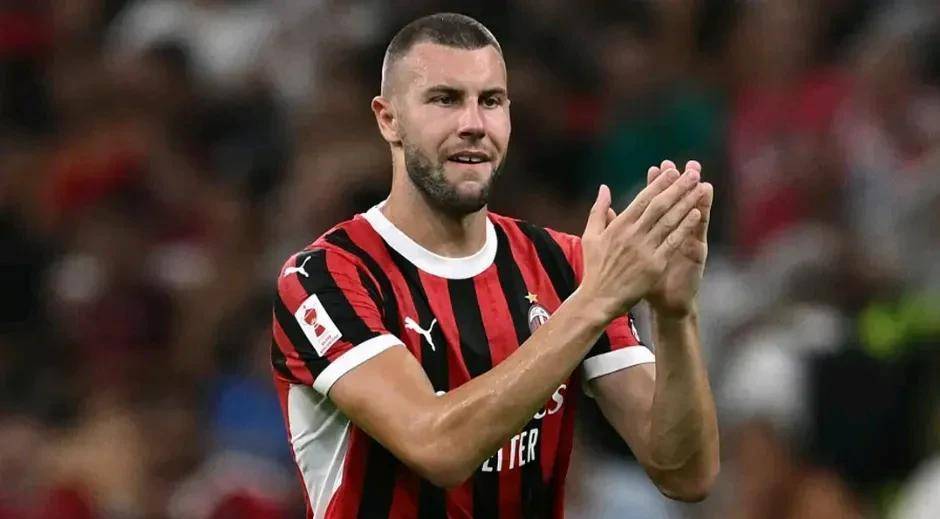 AC米兰发布备战花絮，赛后单刀错失，荷甲任务艰巨，轮换策略成焦点(ac米兰最新爆料)