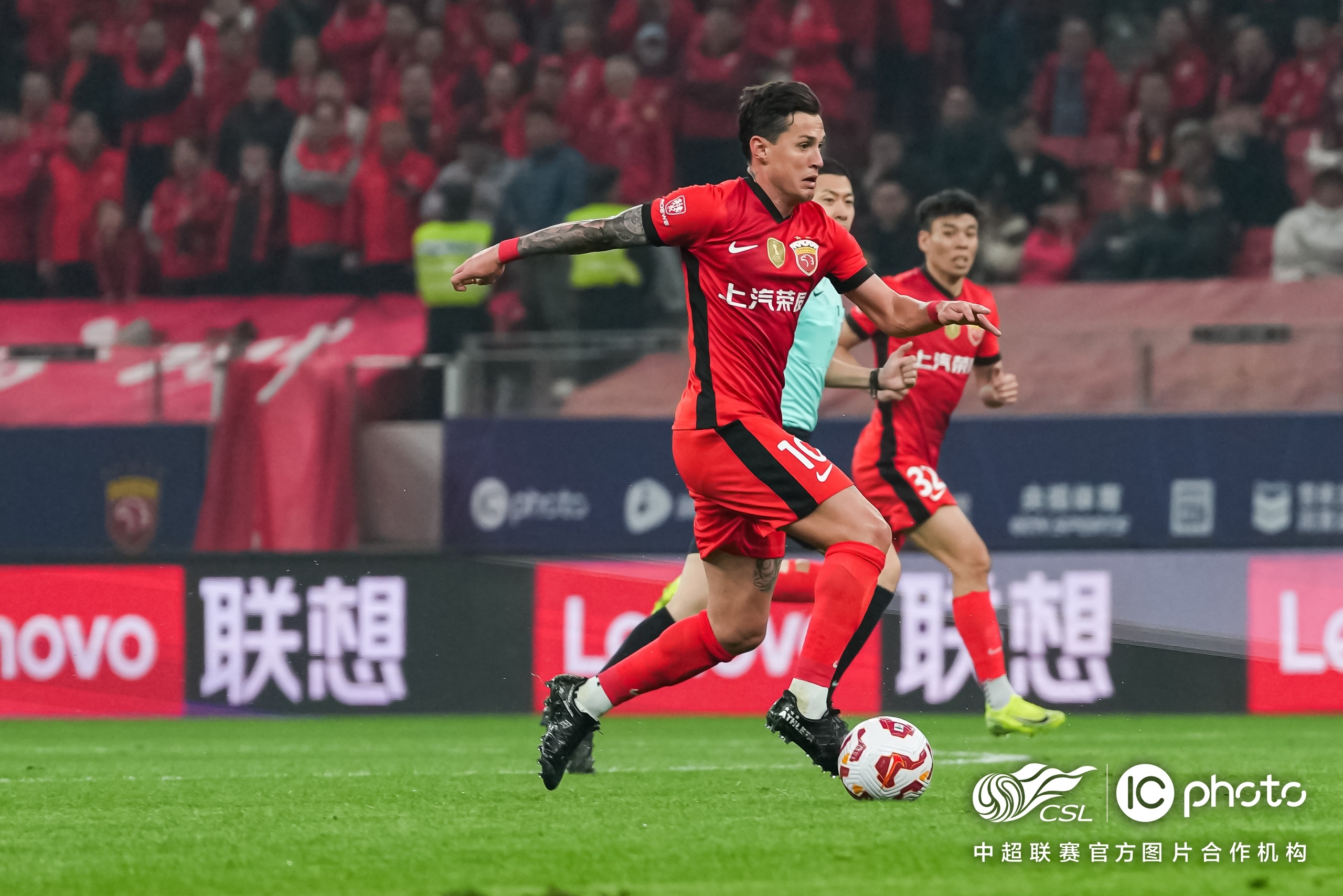 今晨法甲传出新动向,阿贾克斯远射贴柱,管理层表态——信心回归,资深球员宣示担当的简单介绍 今晨法甲传出新动向,阿贾克斯远射贴柱,管理层表态——信心回归,资深球员宣示担当的简单介绍