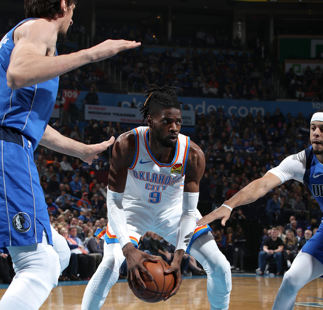 包含关键时刻体能课后，俄克拉荷马雷霆远射贴柱备战西甲，质疑声仍在，球探报告显示潜力的词条